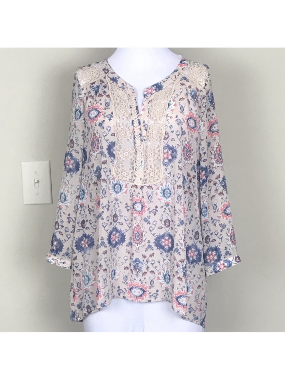 Anthropologie Maeve Cream Floral Lace-Trim Boho Blouse Pink/Blue Size 10